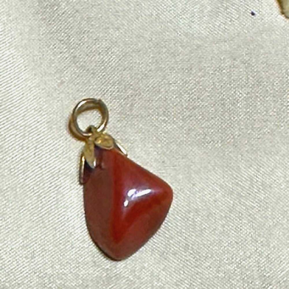 Vintage Carnelian Pendant with Leaf-Etched Gold-Tone Bail – 1” High Shine